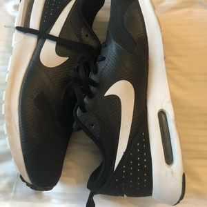 Men’s Nike Air Max Tavas. Gently used.
